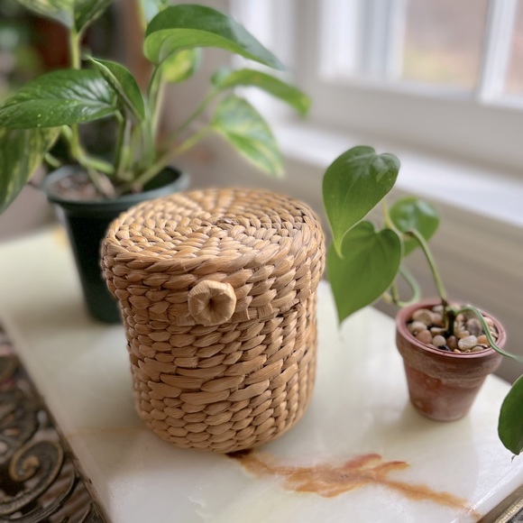 Boho vintage natural round rattan basket with lid - Picture 9 of 9